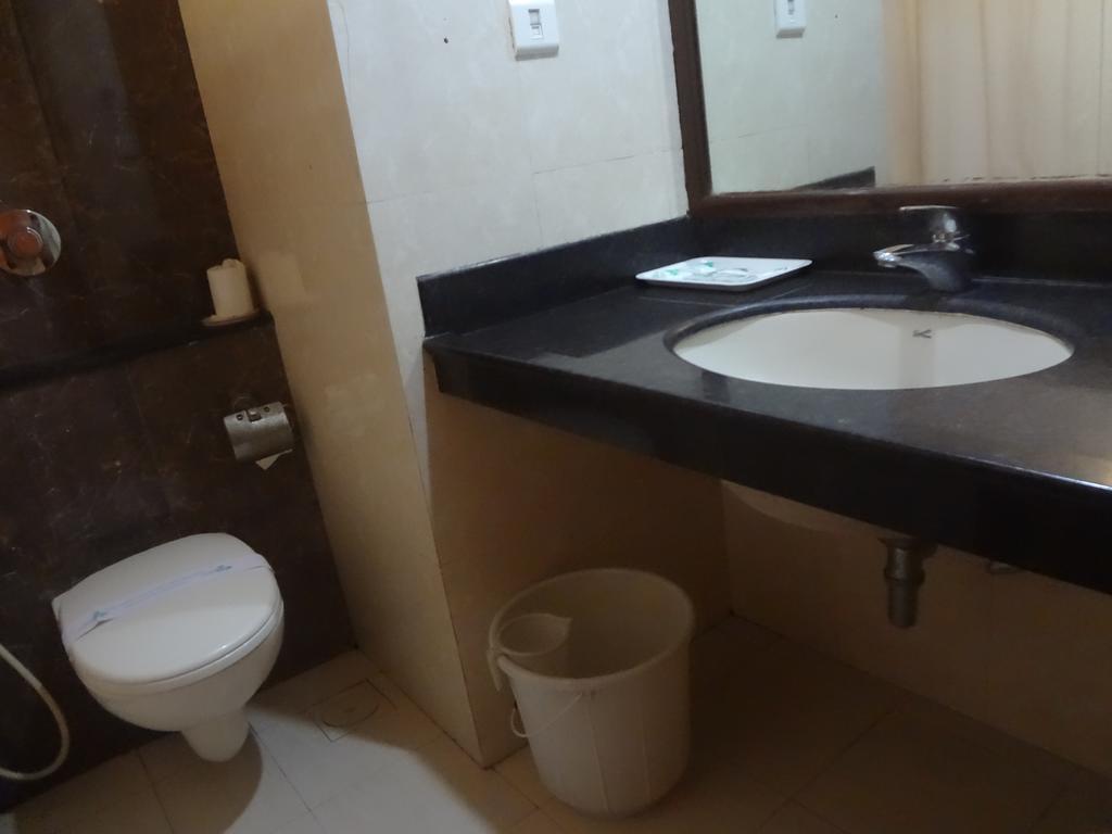 Hotel Juhu Plaza Mumbai Exterior foto